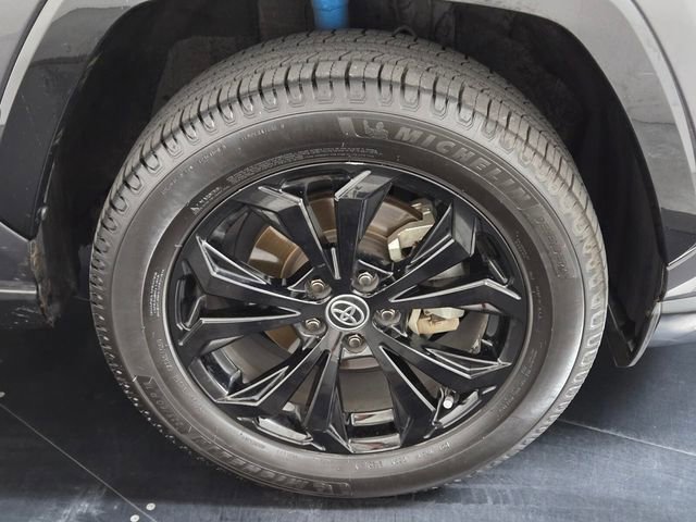 Used 2023 Toyota RAV4 XSE AWD/4WD image 9