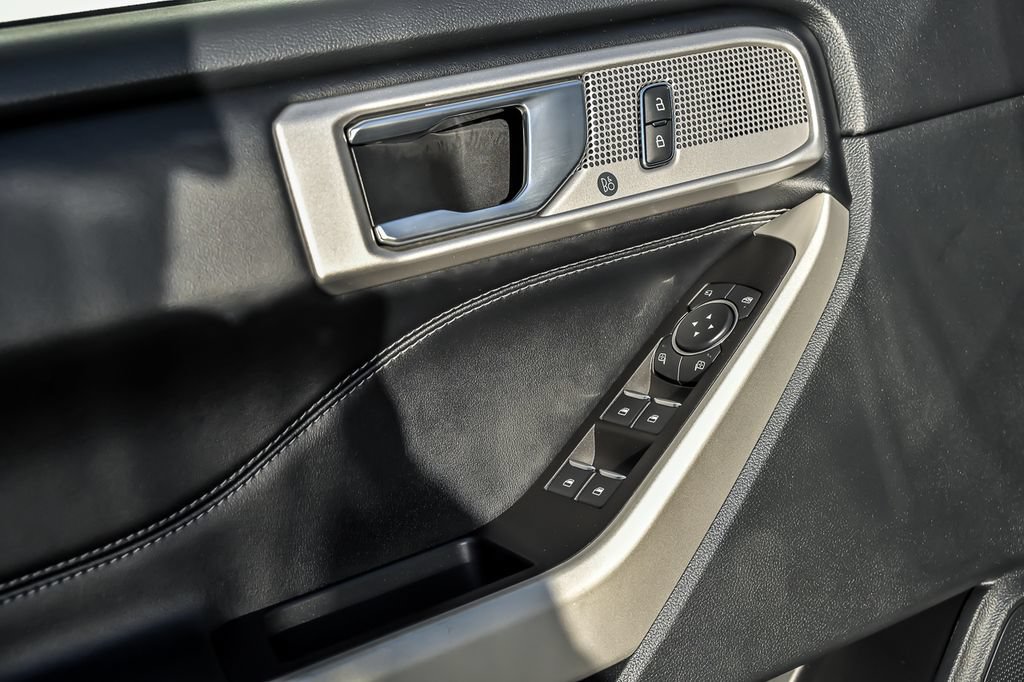 Used 2022 Ford Explorer Limited AWD/4WD image 13