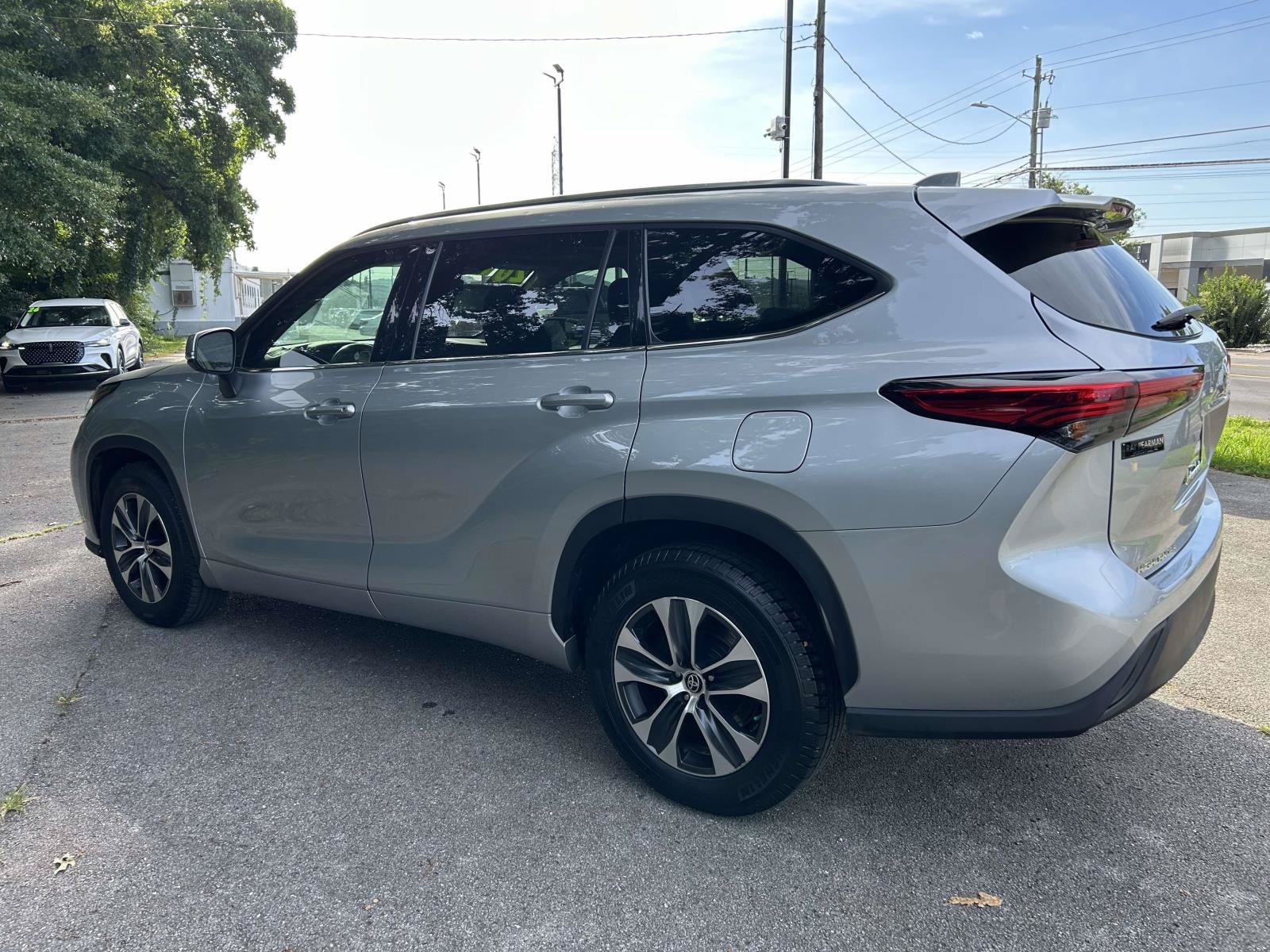 Used 2020 Toyota Highlander XLE FWD image 7