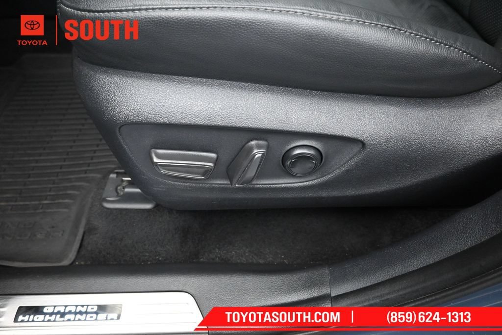 Used 2024 Toyota Grand Highlander AWD Hybrid image 25