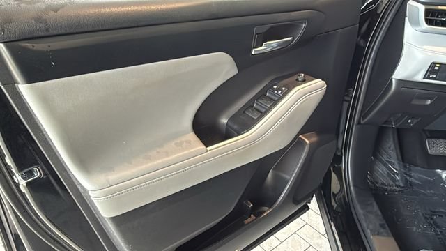 Certified 2021 Toyota Highlander XLE FWD image 18