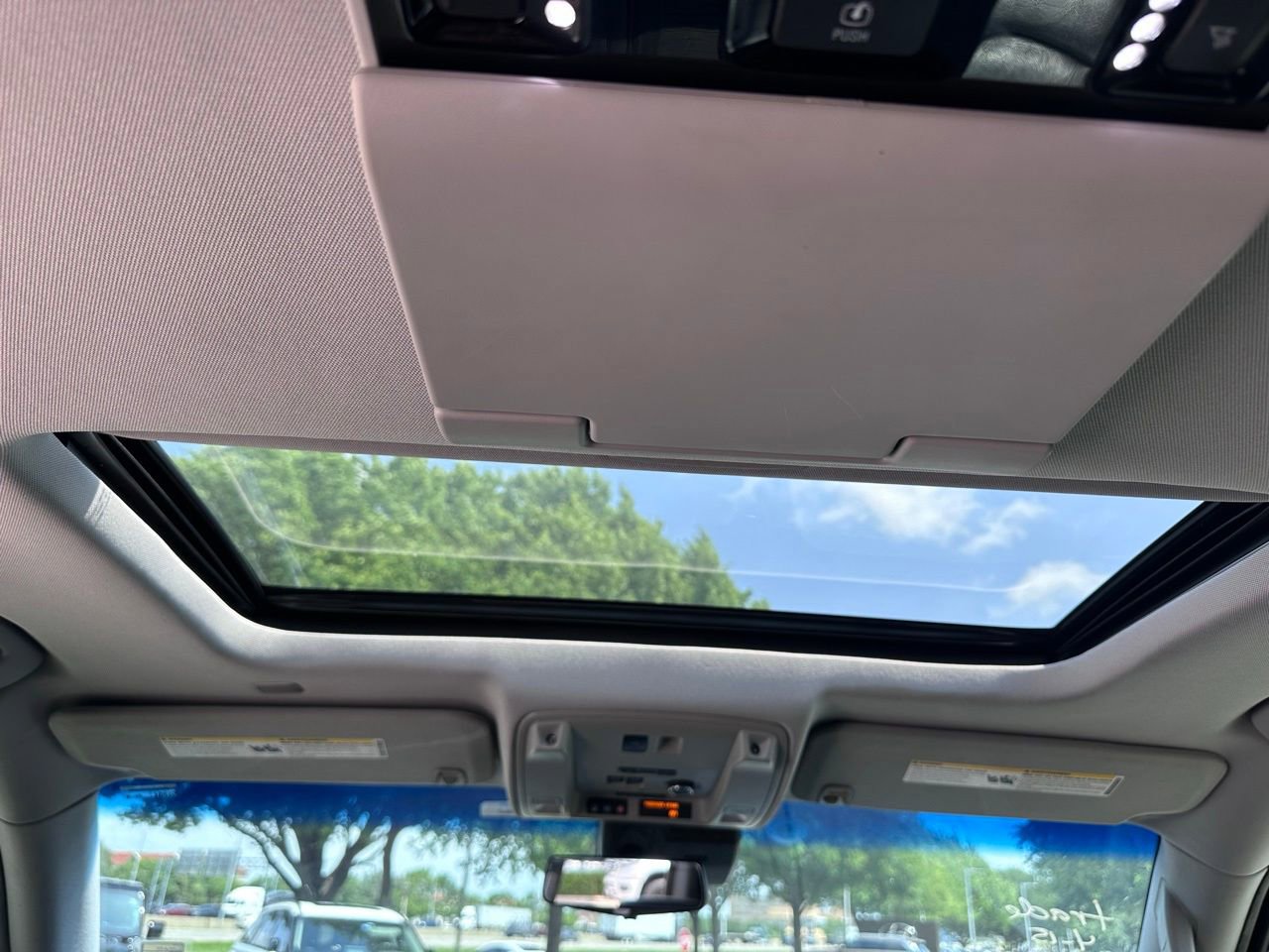 Used 2020 Cadillac Escalade Luxury w/ Escalade Sport Edition image 23