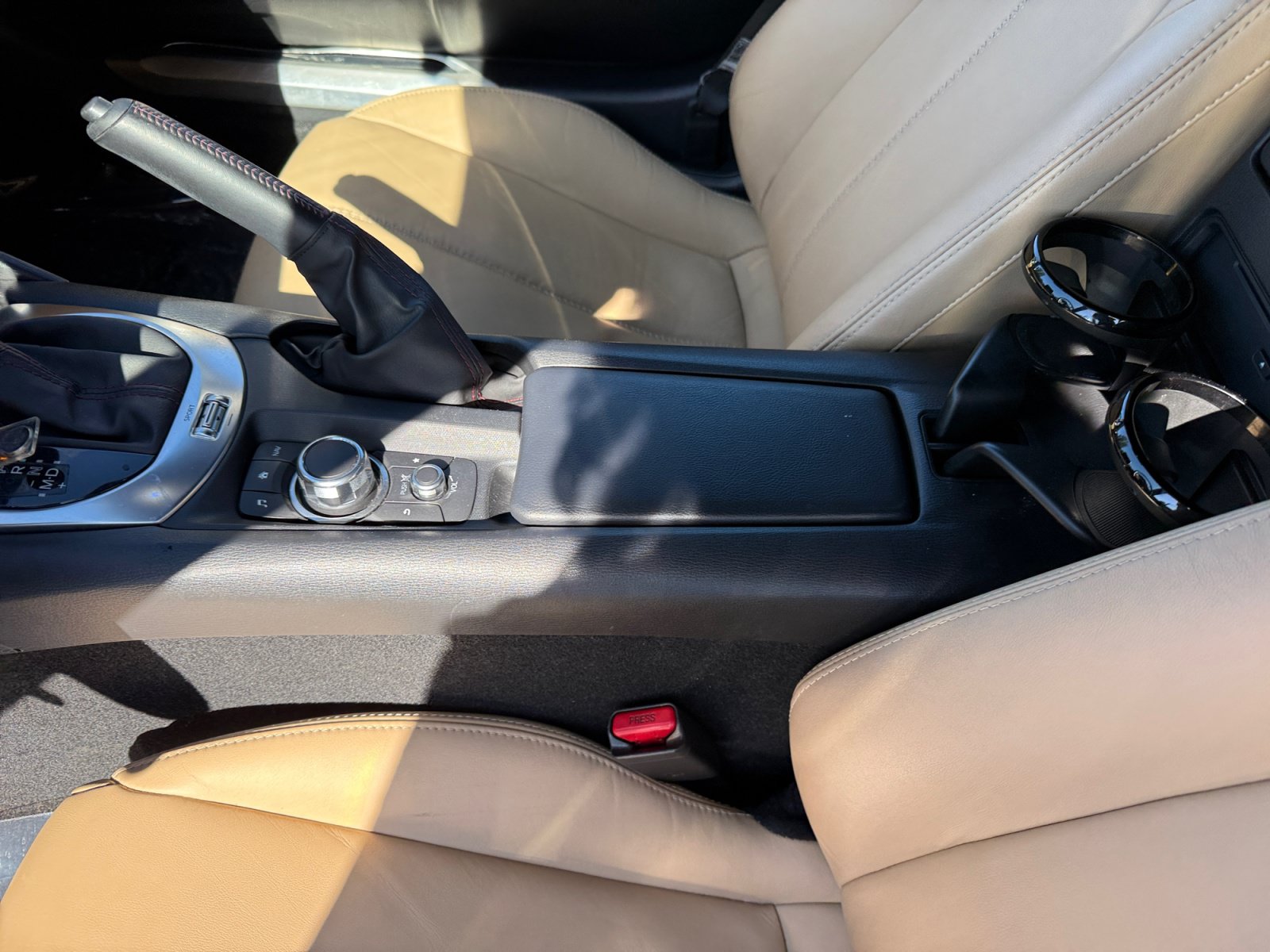 Used 2016 MAZDA MX-5 Miata Grand Touring RWD image 14