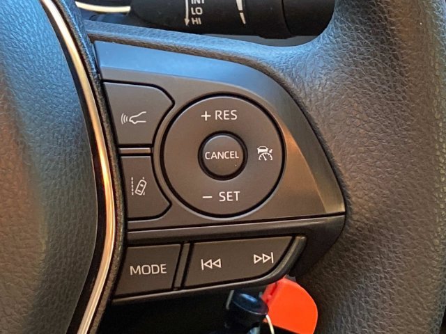 Used 2020 Toyota Camry LE FWD image 19