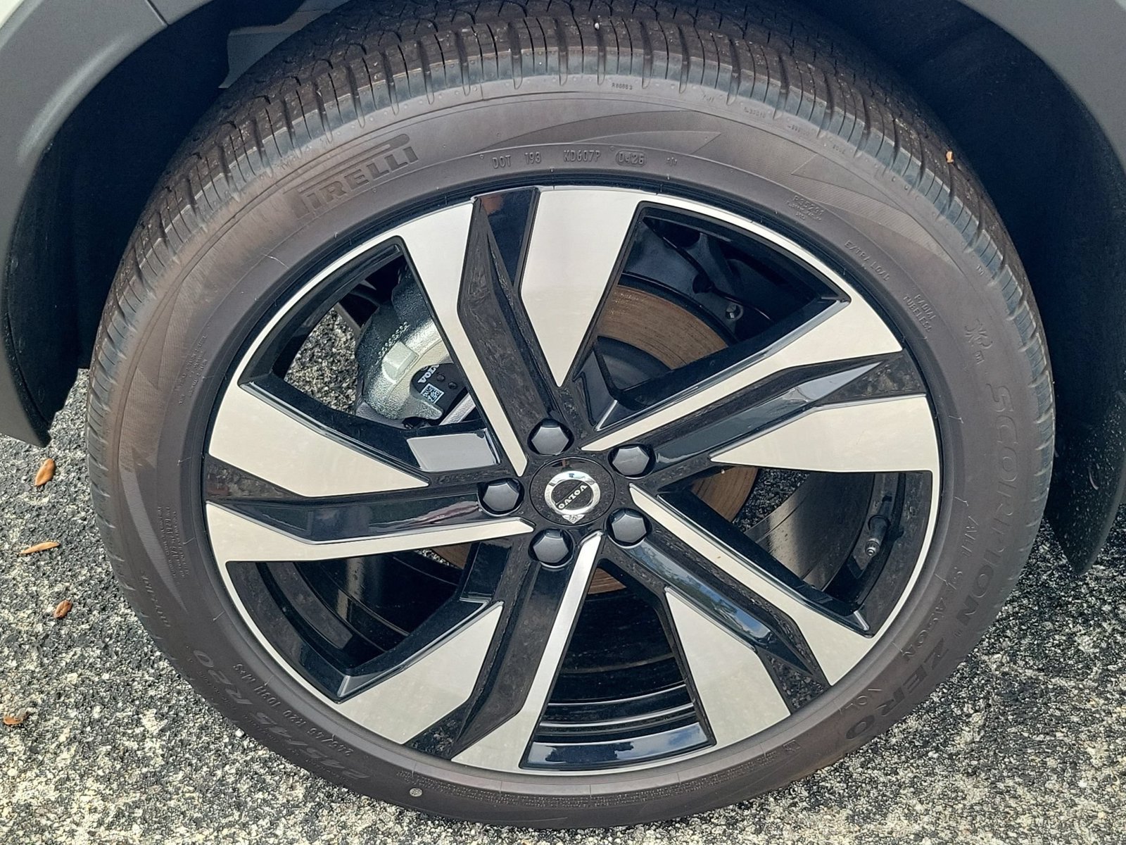 New 2026 Volvo XC40 B5 Plus w/ Climate Package AWD/4WD image 3