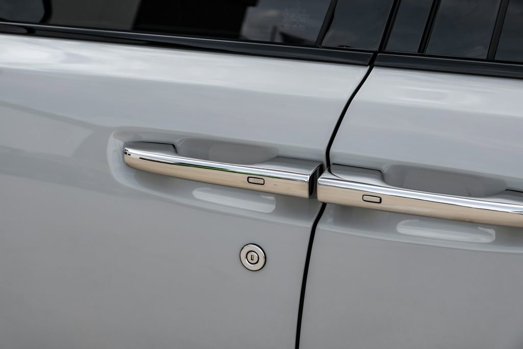 Used 2022 Rolls-Royce Cullinan Black Badge image 40