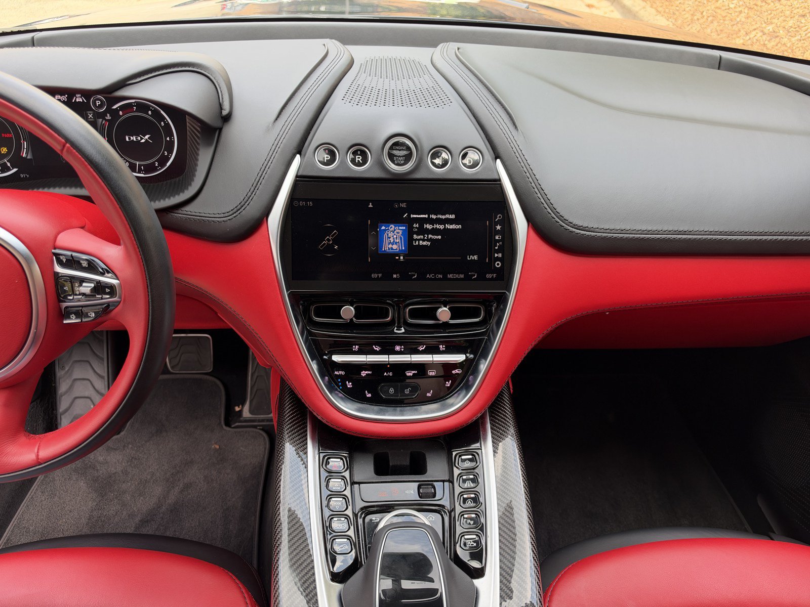 Used 2021 Aston Martin DBX AWD/4WD image 10