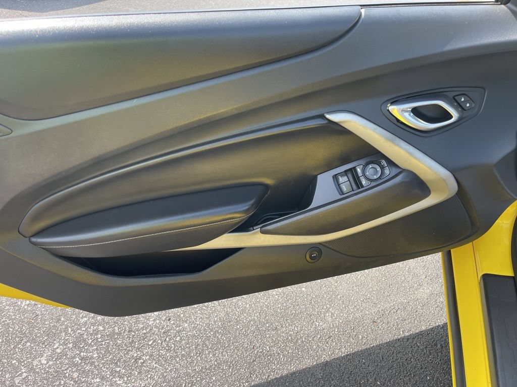 Used 2018 Chevrolet Camaro SS RWD image 8