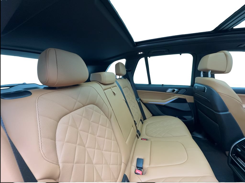 Used 2025 BMW X5 M60i AWD/4WD image 30