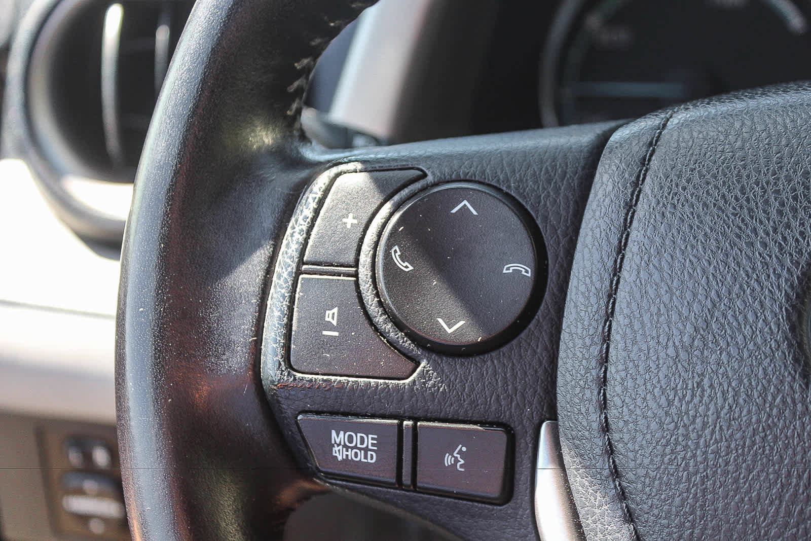Used 2017 Toyota RAV4 XLE w/ Carpet Mat Package AWD/4WD image 32