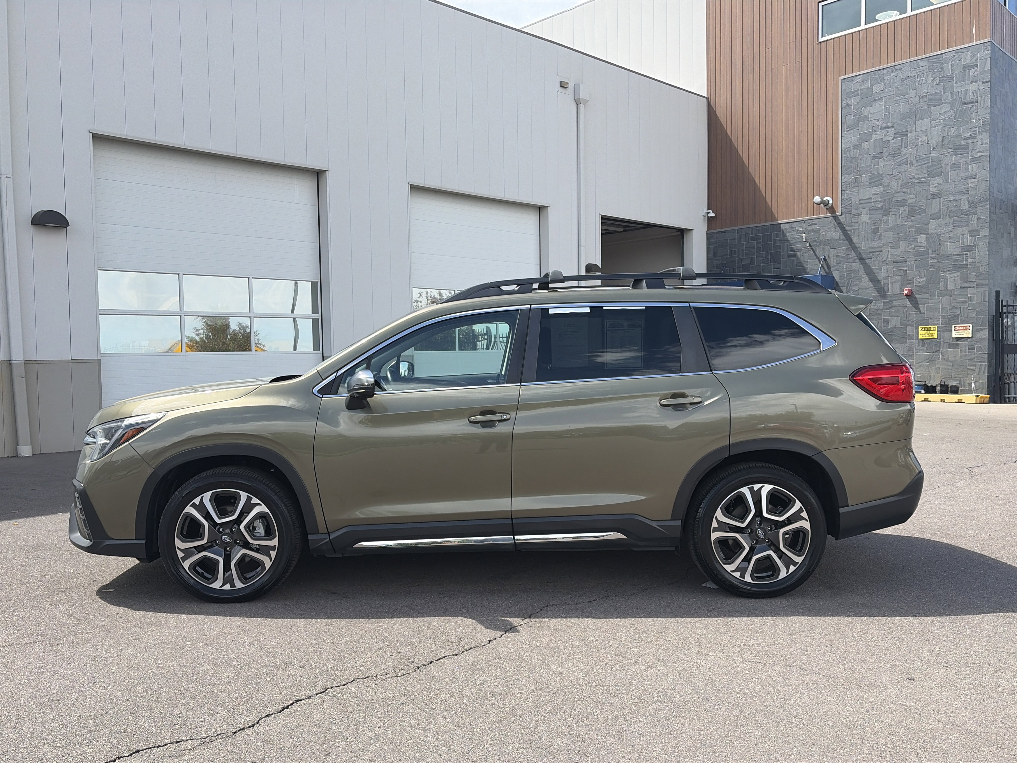 Used 2023 Subaru Ascent Limited w/ Technology Package AWD/4WD image 8