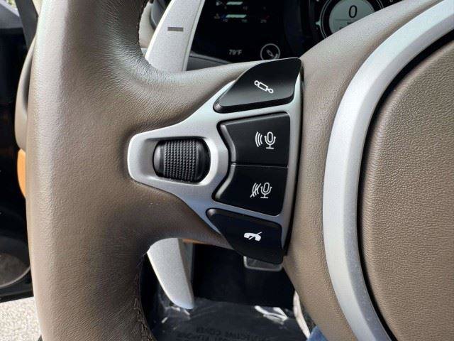 Used 2022 Aston Martin V8 Vantage Roadster RWD image 28