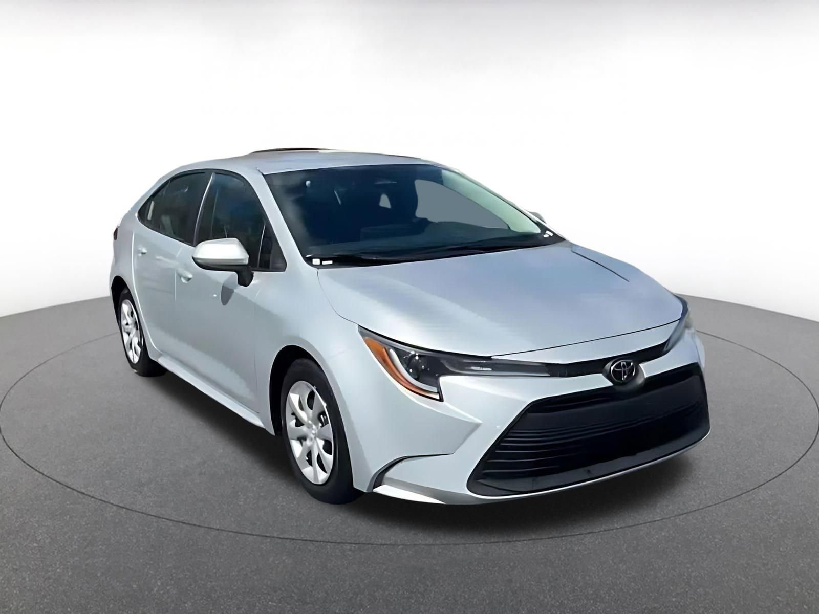 Used 2025 Toyota Corolla LE image 3