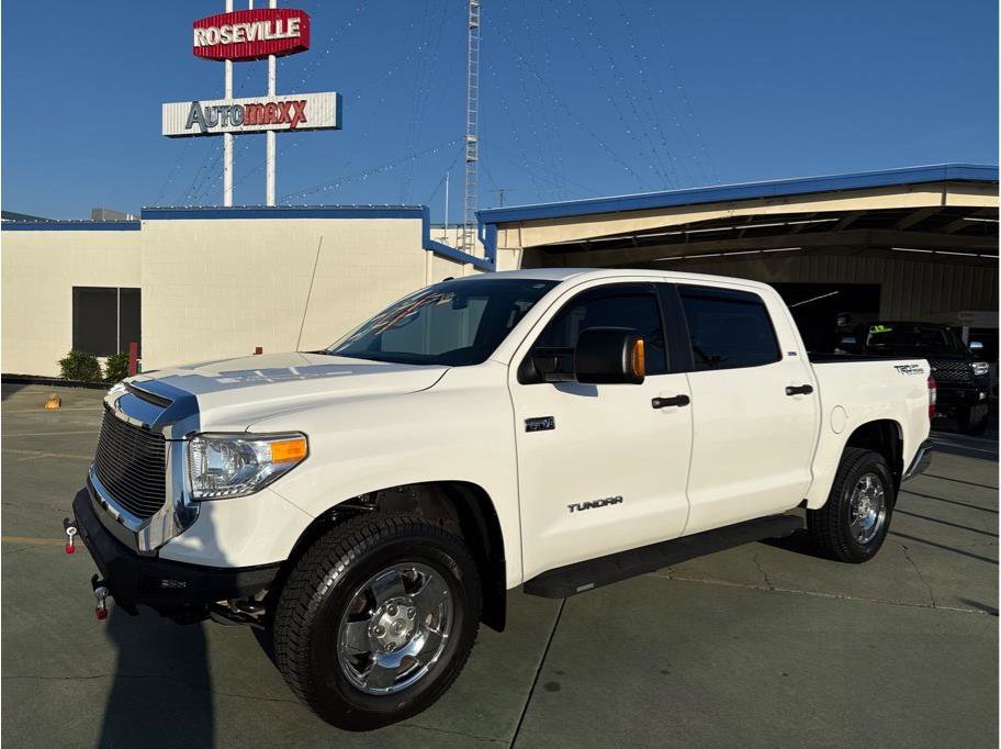 Used 2015 Toyota Tundra SR5 AWD/4WD image 1