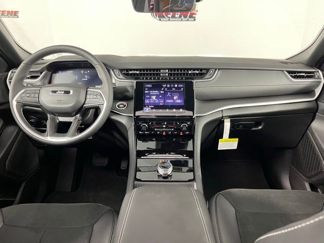 New 2025 Jeep Grand Cherokee Altitude image 12