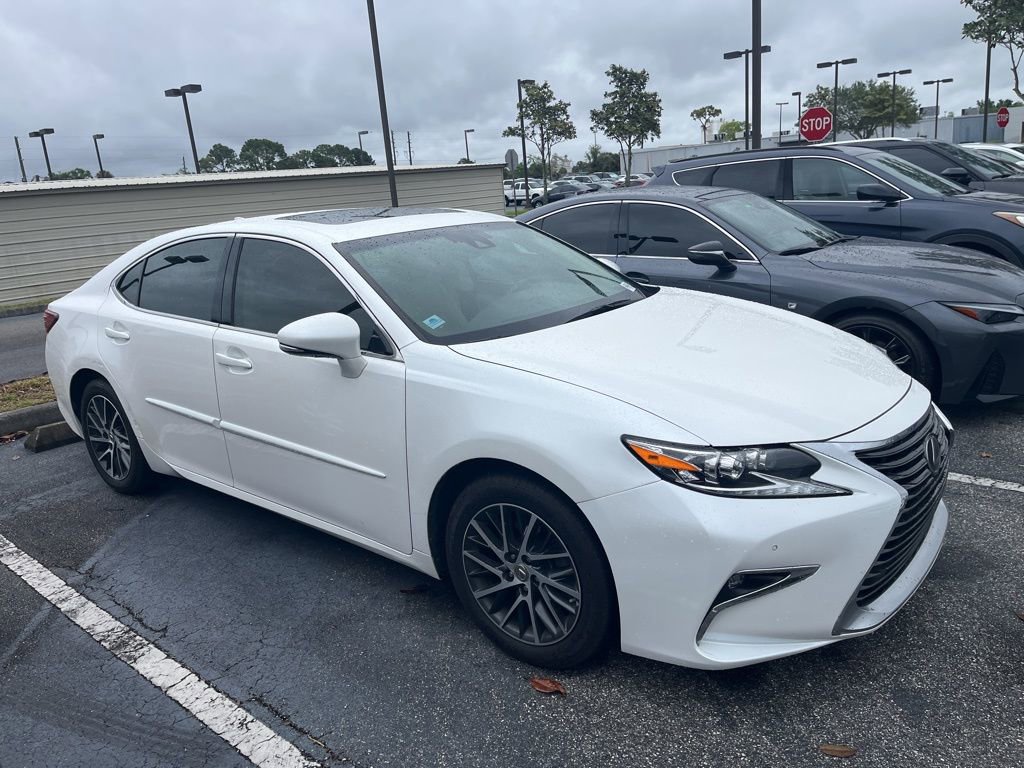 Used 2018 Lexus ES 350 w/ Luxury Package w/Wood Trim image 15