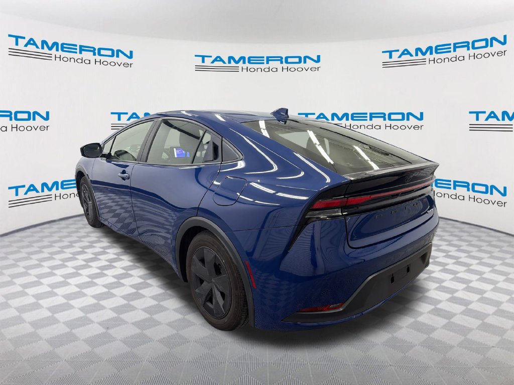Used 2024 Toyota Prius LE FWD image 3