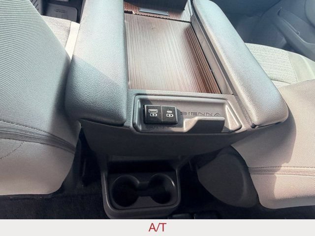 Used 2021 Toyota Sienna LE FWD image 19