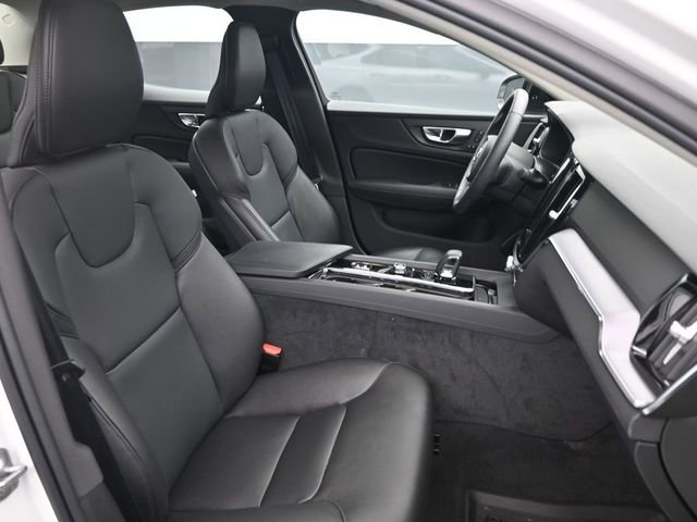 Used 2025 Volvo S60 B5 Core image 30