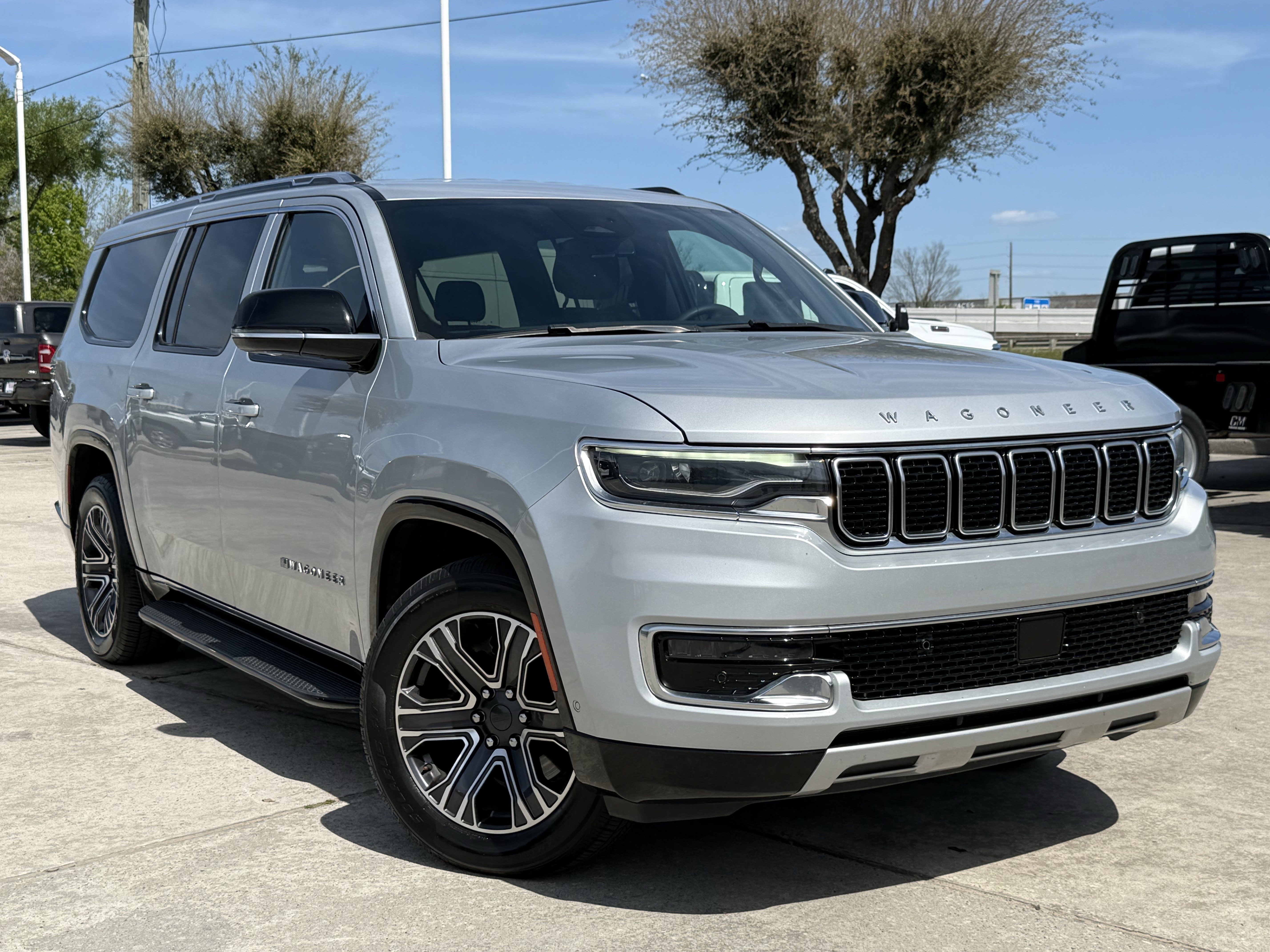 Used 2024 Jeep Wagoneer L Series II w/ Flexible Seating Group image 2