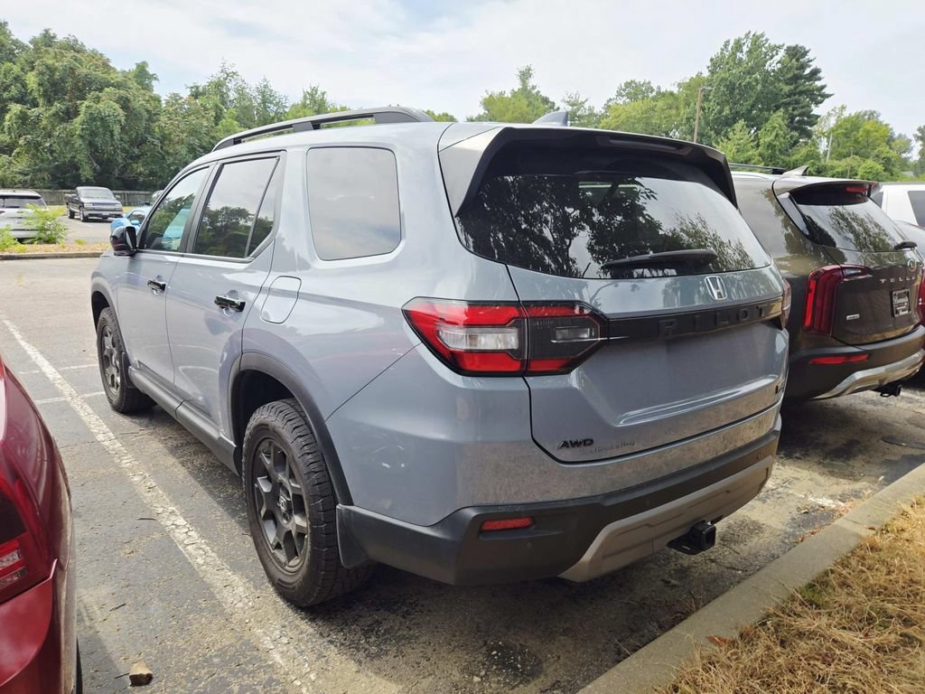 Used 2025 Honda Pilot TrailSport image 3