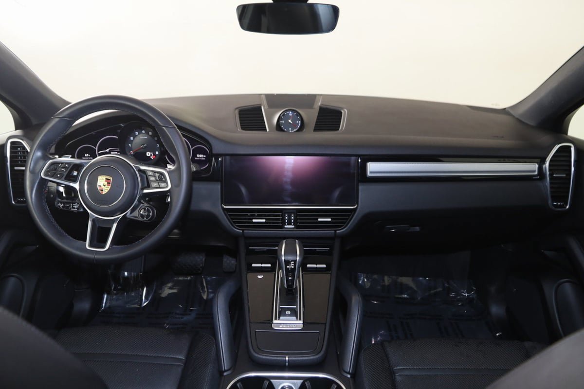 Used 2023 Porsche Cayenne Coupe image 48