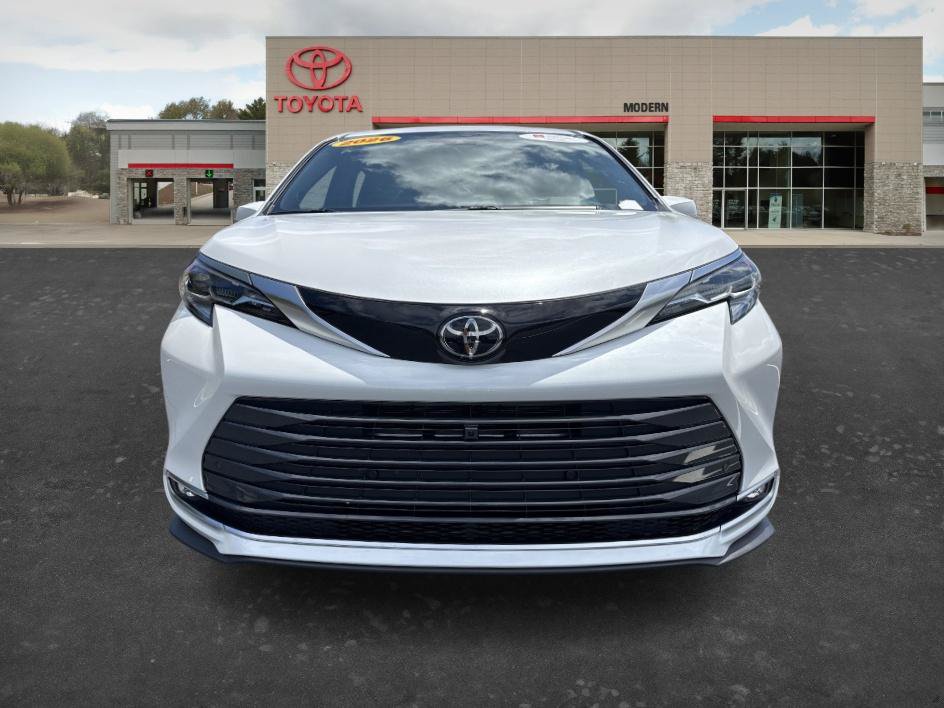 Certified 2026 Toyota Sienna Platinum AWD/4WD image 3