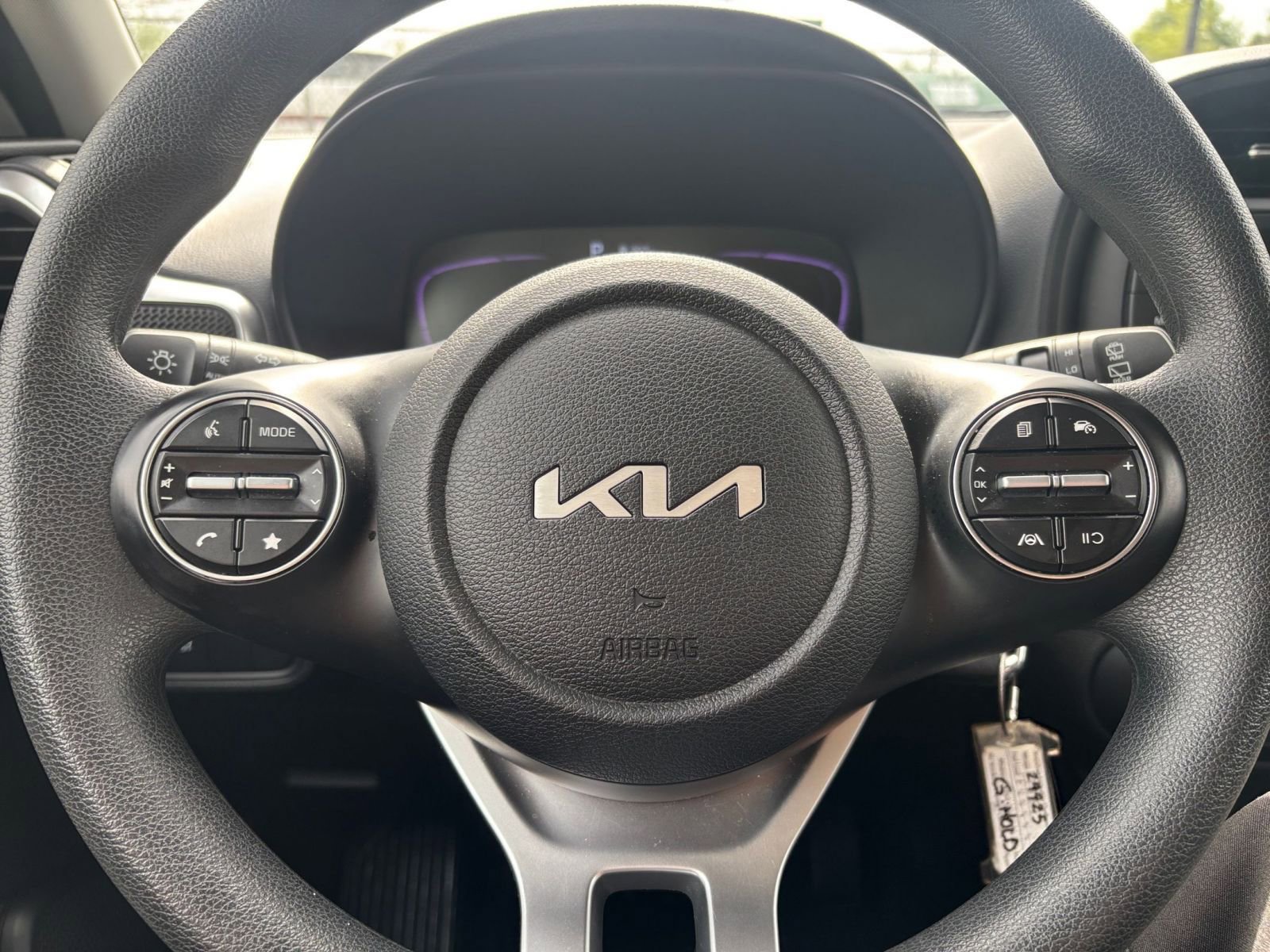 Used 2025 Kia Soul LX w/ LX Technology Package FWD image 25