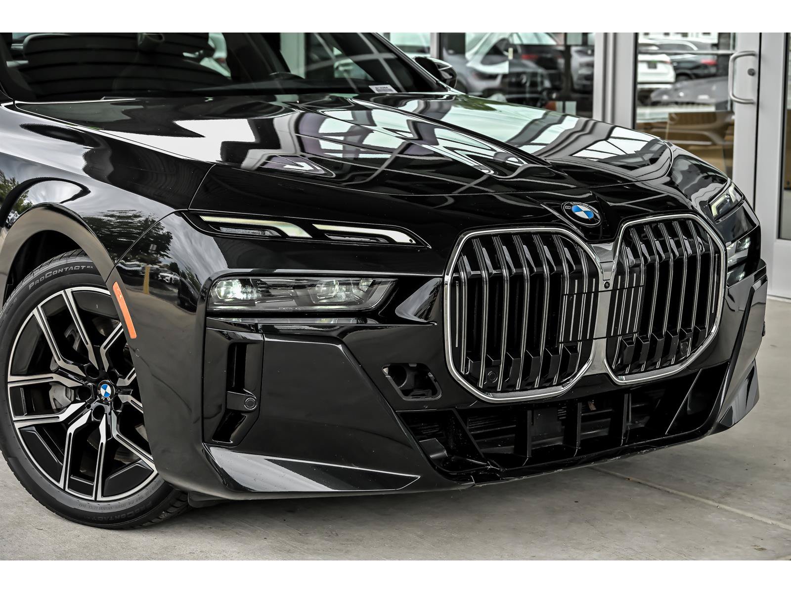 Used 2023 BMW 760i xDrive AWD/4WD image 2