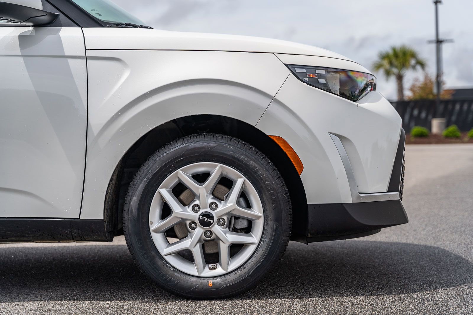 Used 2025 Kia Soul LX w/ LX Technology Package FWD image 9