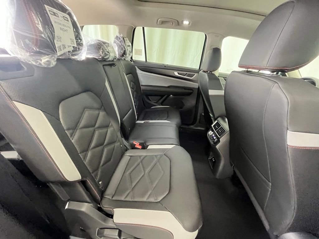 New 2026 Volkswagen Atlas Peak Edition image 24
