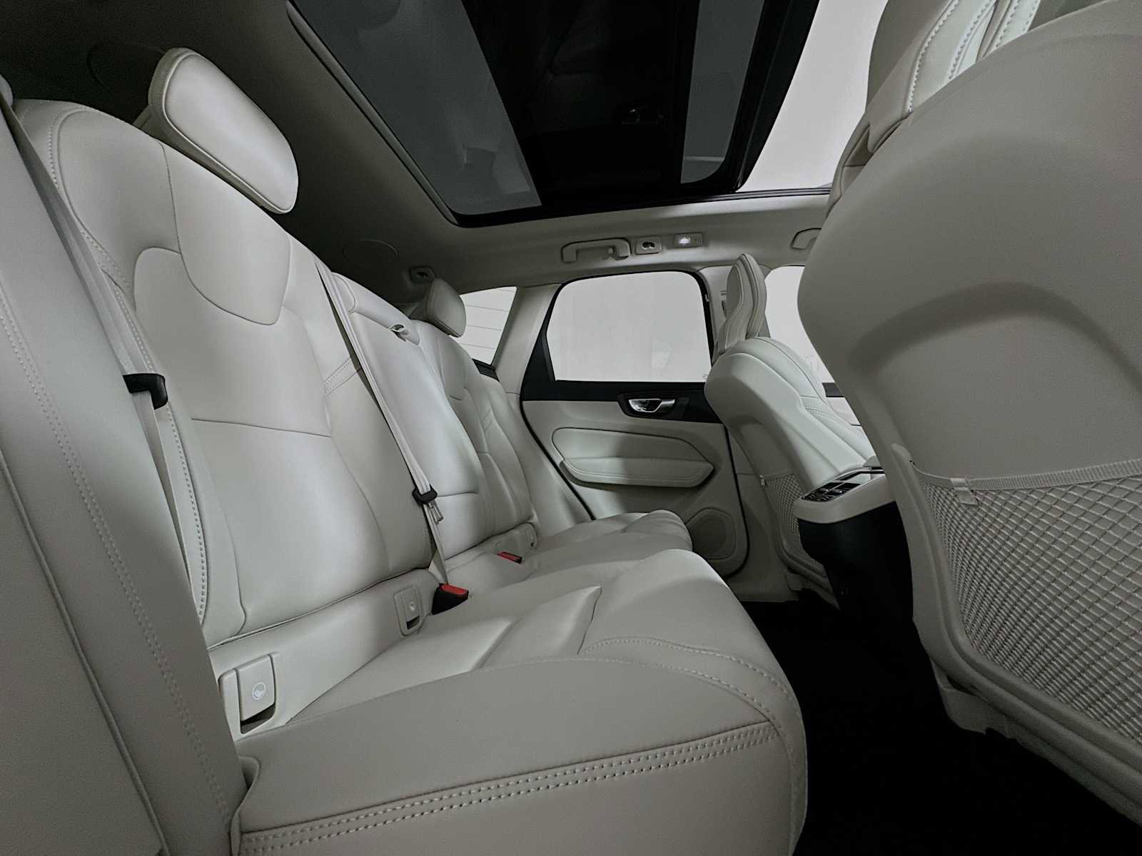 New 2026 Volvo XC60 B5 Ultra w/ Climate Package image 26