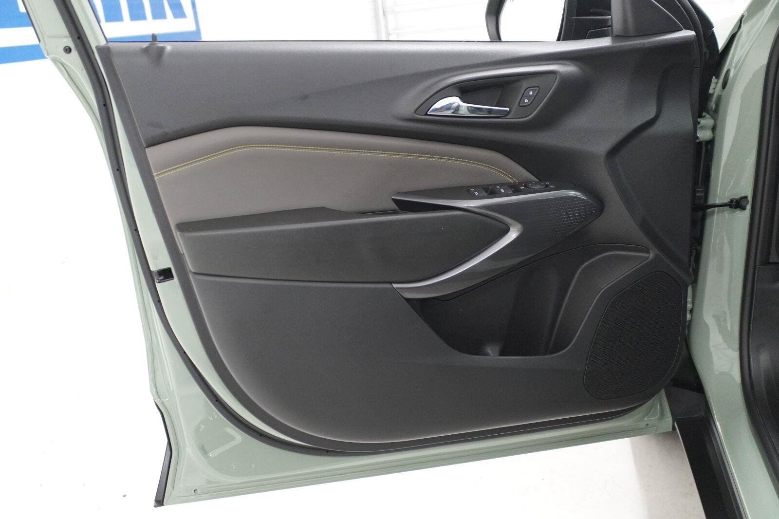 Used 2026 Chevrolet Trax ACTIV w/ Driver Confidence Package FWD image 18