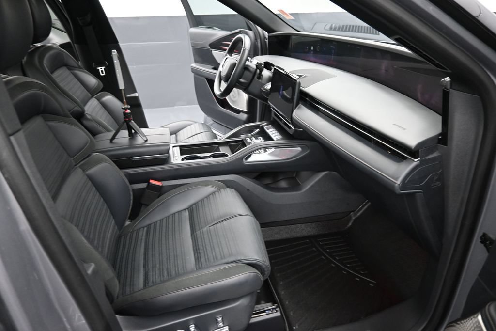 Used 2025 Lincoln Nautilus Reserve AWD/4WD image 25