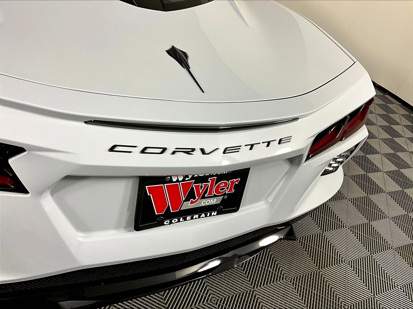 Used 2021 Chevrolet Corvette Stingray Preferred Cpe w/ Engine Appearance Package RWD image 21