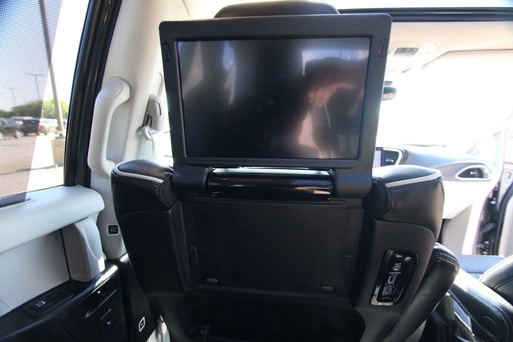Used 2023 Chrysler Pacifica Limited w/ Uconnect Theater Family Group AWD/4WD image 14