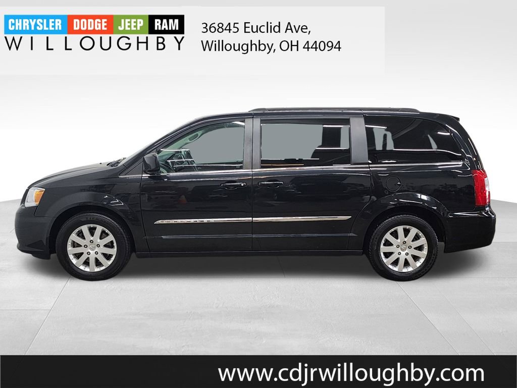 Used 2014 Chrysler Town & Country Touring image 5