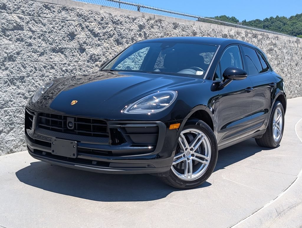 Certified 2024 Porsche Macan AWD/4WD image 1