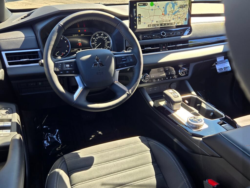 New 2026 Mitsubishi Outlander LE AWD/4WD image 14