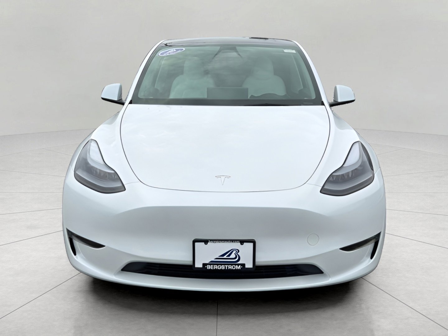 Used 2025 Tesla Model Y Performance image 3