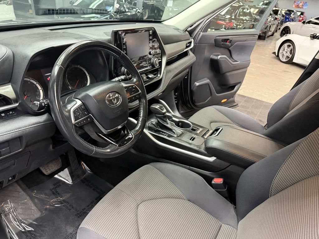 Used 2020 Toyota Highlander LE FWD image 31