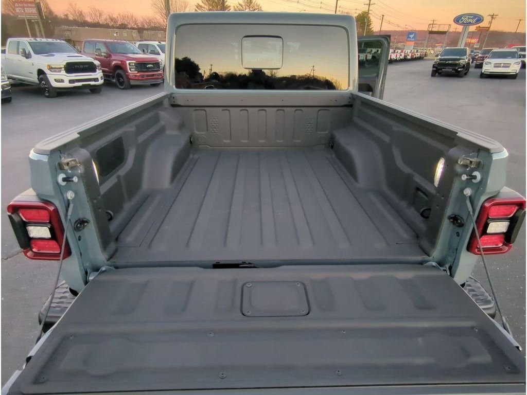 Used 2025 Jeep Gladiator Mojave w/ Steel Bumper Group image 27