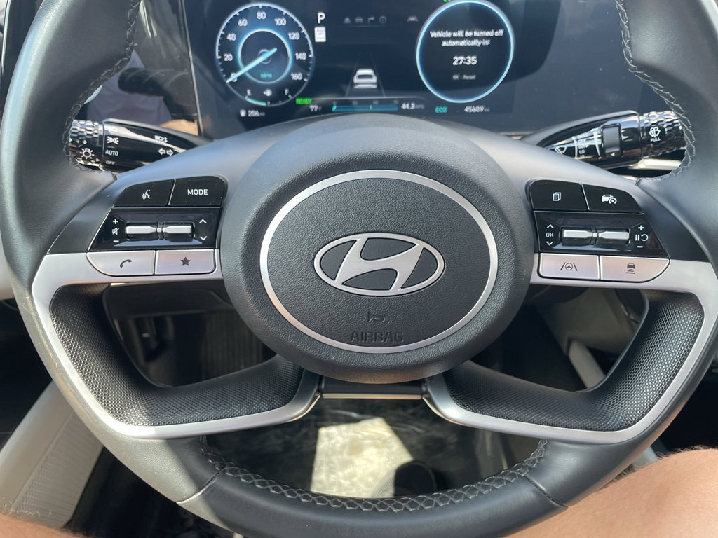 Certified 2025 Hyundai Elantra Limited FWD image 23