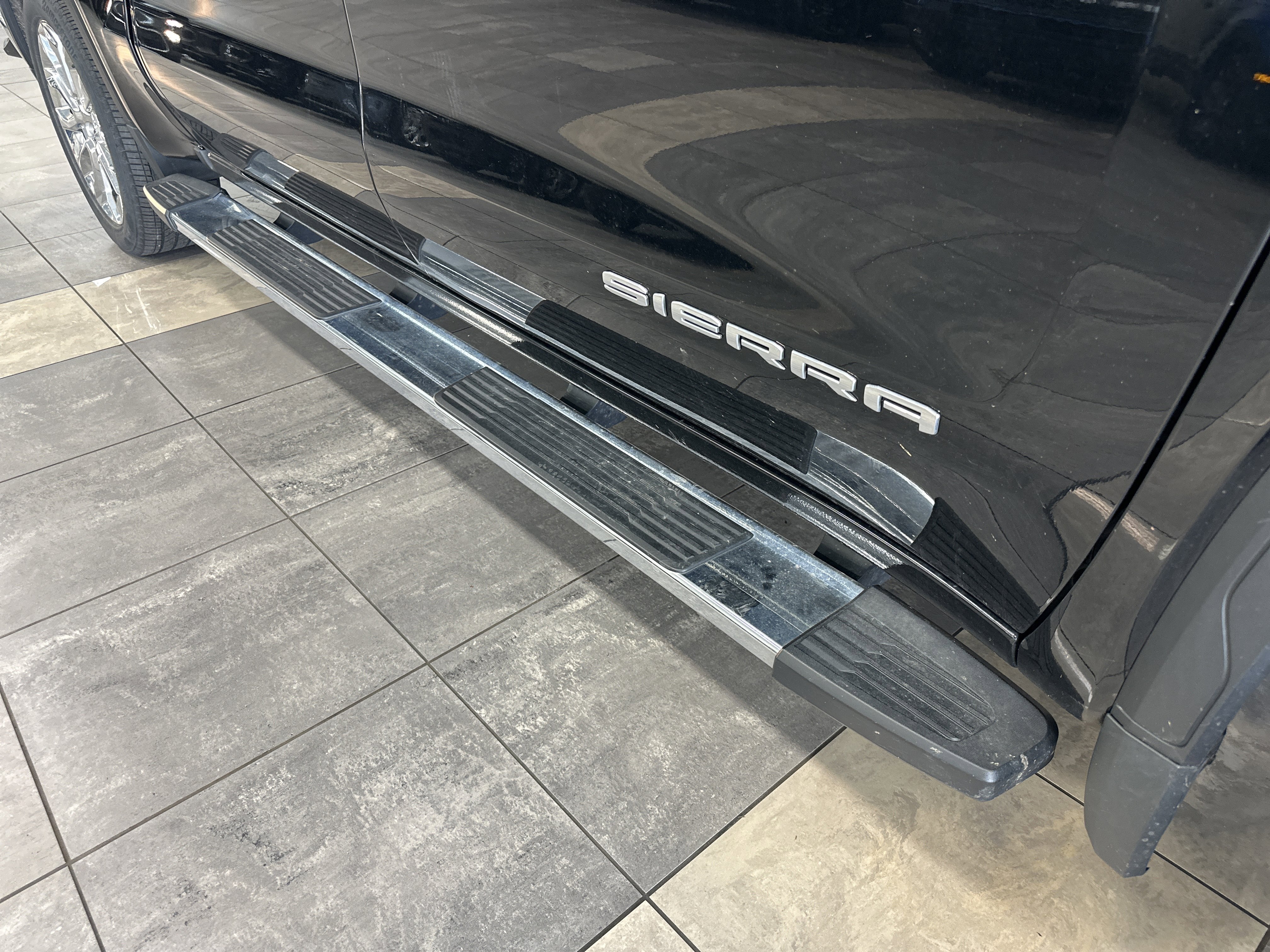 Used 2024 GMC Sierra 1500 SLT w/ SLT Premium Plus Package image 6