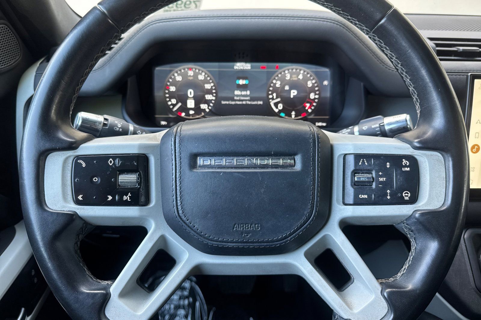 Used 2022 Land Rover Defender 110 X-Dynamic HSE AWD/4WD image 25