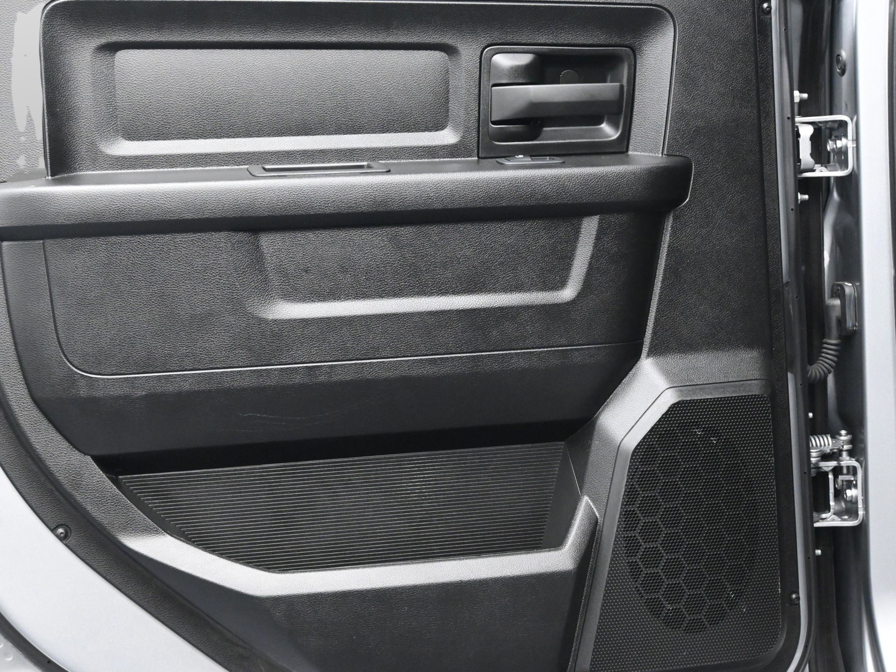 Used 2024 RAM 2500 Tradesman w/ Chrome Appearance Group image 13