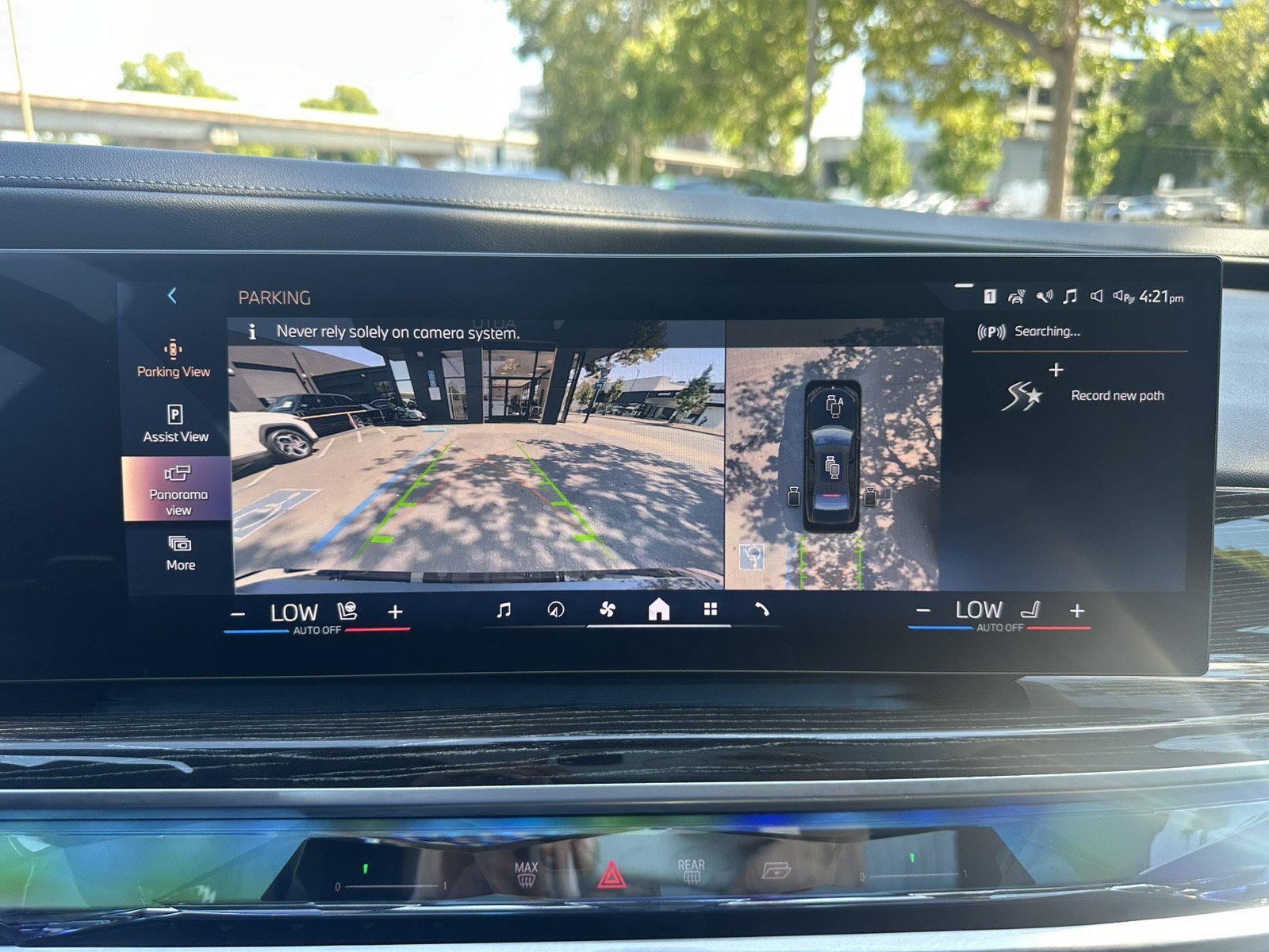 Used 2023 BMW 740i w/ Parking Assistance Package RWD image 28