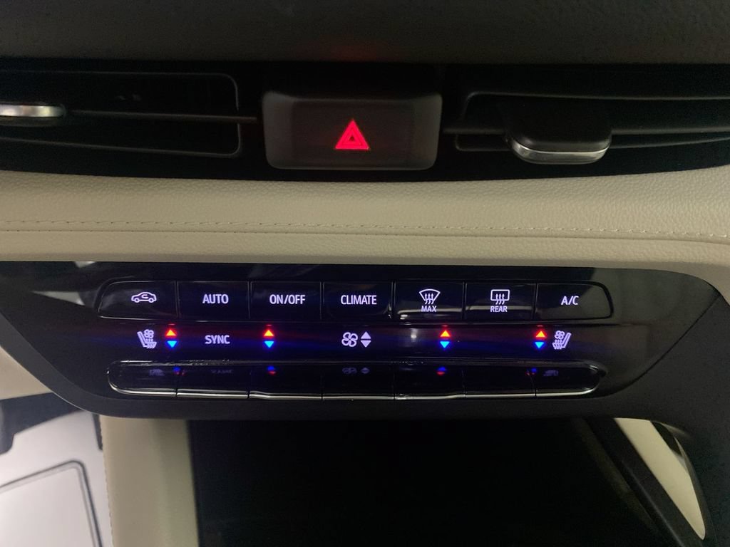 Used 2023 Buick Envision Avenir AWD/4WD image 18