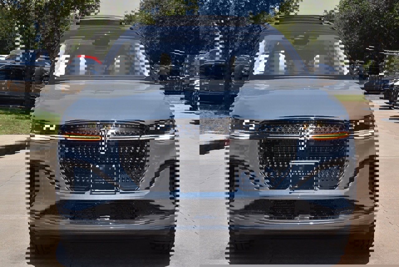 New 2025 Lincoln Nautilus Black Label w/ Jet Appearance Package image 2