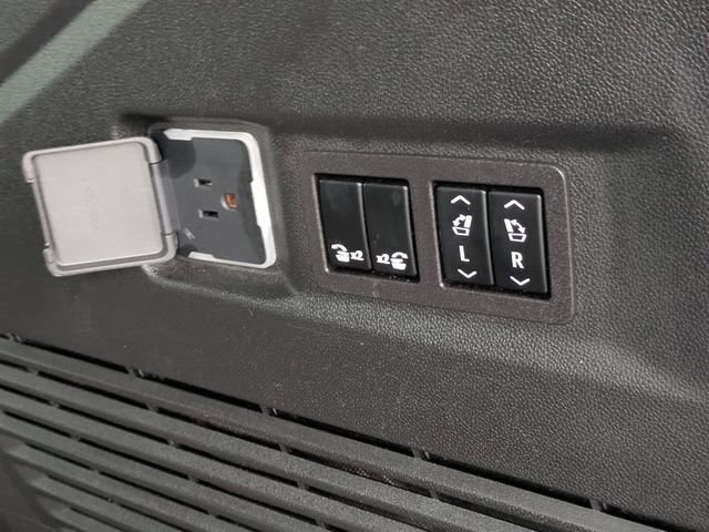 Used 2023 GMC Yukon Denali Ultimate image 38